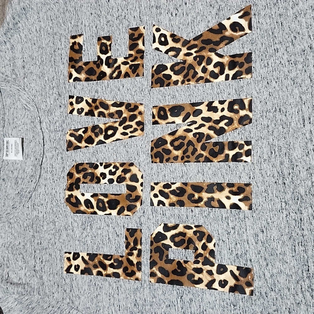 VS PINK 2018 CAMPUS-FIT LEOPARD PRINT HEATHERED GRAY TEE-SHIRT MEDIUM